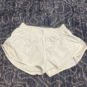 Size 4 White lulu hotty hot shorts 2.5in